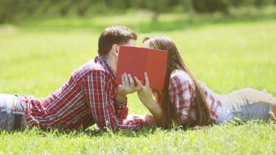 La investigación, enfocada en adolescentes, demuestra que la doble moral sexual que se ha estudiado antes en estudiantes universitarios 'también afecta a los jóvenes que apenas han alcanzado la madurez sexual'.