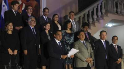 Roberto García-Saltos, jefe de la misión del FMI para Honduras, leyó ayer las conclusiones de la segunda revisión del acuerdo Stand by. Lo acompañaron autoridades del Gobierno.