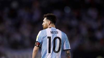 El jugador Lionel Messi, ayer durante el partido entre Argentina y Chile, por las eliminatorias al mundial de fútbol Rusia 2018. EFE