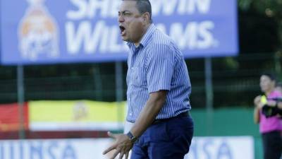 Luego de ser humillado por Marathón en el duelo de la jornada 8, el timonel colombiano del Tiburón es consciente de lo que se juega pero no huye a la presión.