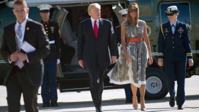Donald Trump y su esposa Melania regresaron el domingo por la mañana a Washington D.C. afp