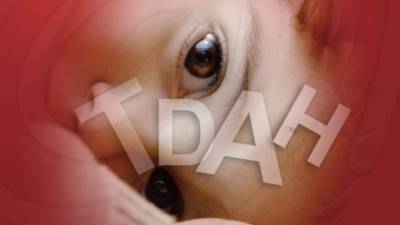 Los niños con TDAH pueden tener dificultad de aprender y de entablar amistades de un niño.