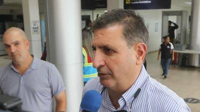 Jorge Salomón en el momento que ofrecía declaraciones a los medios de comunicación.