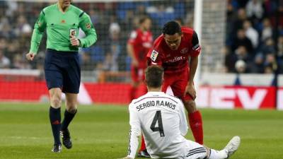 Sergio Ramos se lesionó durante el partido contra el Sevilla.