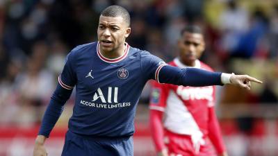 Kylian Mbappé estuvo en el ataque del PSG pero no pudo hacer nada para evitar la paliza ante Mónaco. Foto EFE.