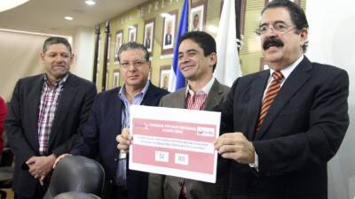 Magistrados del TSE y Mel Zelaya, quien también promueve una consulta en las internas de Libre.