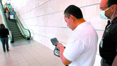 Las autoridades han tomado medidas, especialmente en aeropuertos.