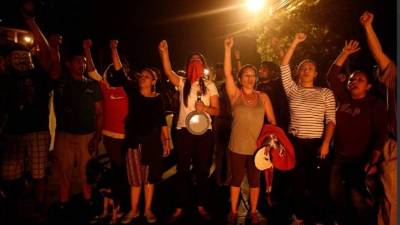 El cacerolazo se ha convertido en una forma de protestar en los barrios y colonias populares en toda Honduras.