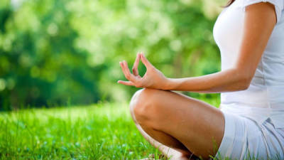 En los ensayos clínicos analizados, que siguieron a los pacientes por seis meses, los investigadores observaron que los beneficios de la meditación persistieron.