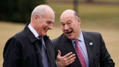 El jefe de Gabinete de la Casa Blanca, John Kelly, junto al asesor económico de la Casa Blanca, Gary Cohn. //AFP.