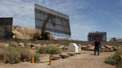 Seguidores de Trump iniciaron la construcción privada del muro en la frontera entre Texas y México./AFP.