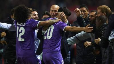 El Real Madrid mantuvo el largo invicto y superó al Barcelona.