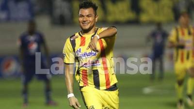 Mario Martínez marcó un doblete contra el Motagua para la victoria del Real España.