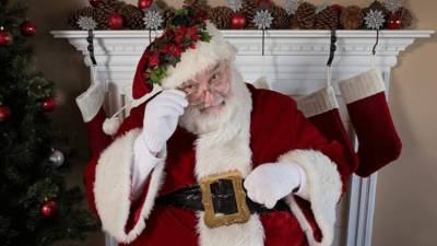 Los agentes policiales le explicaron que lo más probable es que Papá Noel se equivocó de lista.