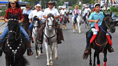 La alcaldía sampedrana decidió que los caballos y motociclistas no desfilarán este año.