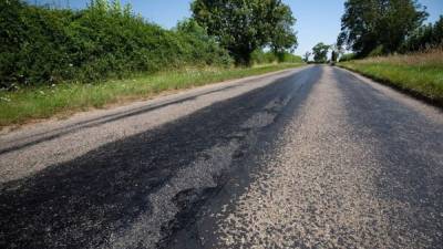 El Reino Unido se enfrenta este jueves a temperaturas récord tras el azote de una ola de calor que afecta a gran parte de Europa y que ha provocado que el pavimento de algunas carreteras en Inglaterra comience a derretirse.