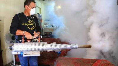 La Secretaría de Salud inauguró los operativos de fumigación en la Satélite. Foto: Jordan Perdomo