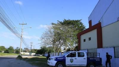 Elementos de la Policía Nacional en Calpules.