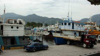 Este muelle genera unos 18 millones de lempiras a la economía ceibeña. Fotos: Samuel Zelaya