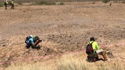 Voluntarios de Águilas del Desierto buscan restos de su cuerpo.