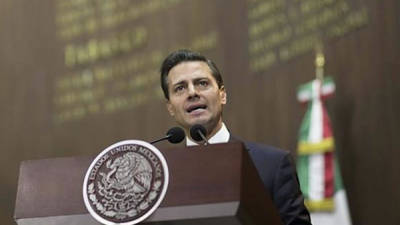 El presidente mexicano, Enrique Peña Nieto, informó hoy que se ausentará del país los próximos días 2 y 3 de abril para realizar una visita oficial a Honduras y asistir al Foro Económico Mundial sobre América Latina, en Panamá.