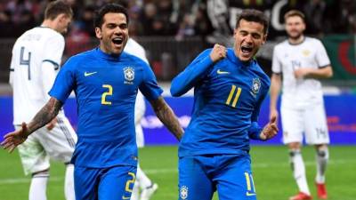 Philippe Coutinho celebrando su gol que marcó contra Rusia en el amistoso. Foto AFP