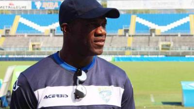 David Suazo cuenta con 40 años de edad y señaló que se sigue preparando en su carrera como entrenador.