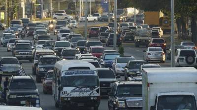 Más de medio millón de carros colapsan calles de San Pedro Sula