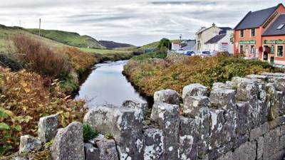 Los arroyos, puentes y colinas del Condado de Clare también cautivaron a otros escritores como Bernard Shaw y Dylan Thomas.