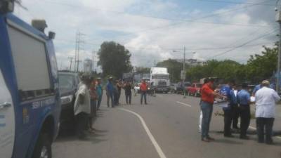 Personal de Medicina Forense y de la Policía llegaron hasta el lugar donde trágicamente murió el joven operario.