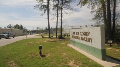 Vista del exterior del Centro de Detención Joe Corley ubicado en la ciudad de Conroe, al norte de Houston.