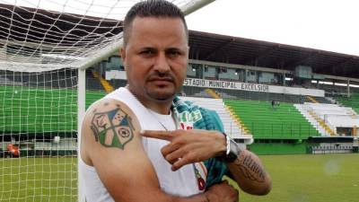 Víctor Crespo se tatuajó el escudo del Platense con tres estrellas de campeón, por lo que espera ganar el título al Motagua. Foto José Valle