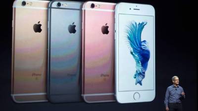 El presidente ejecutivo de Apple, Tim Cook cuando presentaba el nuevo modelo del iPhone 6S el pasado 9 de septiembre.