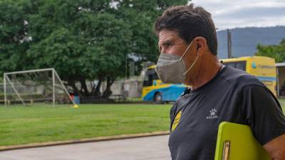 Héctor Vargas es el primero en llegar a la sede del Real España.