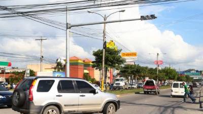 Los semáforos ya están listos en el bulevar del este.