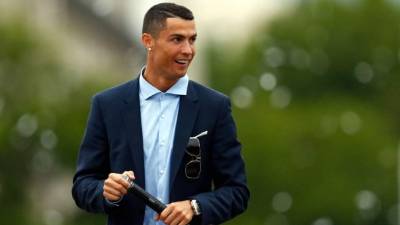 Así apareció Cristiano Ronaldo en la Plaza Cibeles para celebrar con los aficionados. Foto AFP