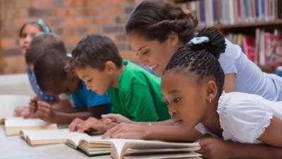 El programa VIF es una organización de estudiantes de por vida que prosperan en la mejora de los entornos educativos.