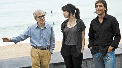 U.S. film director, Woody Allen, left, gestures as he posses with Spanish actor Javier Bardem, right, and British actress, Rebecca Hall, during a photo call promoting their new film, ''Vicky Cristina Barcelona', at the 56th San Sebastian Film Festival in San Sebastian, northern Spain, Thursday, Sept. 18, 2008. The San Sebastian Film Festival, the oldest and most prestigious in the Spanish speaking World, opens today with a strong focus on European and U.S. movies. (AP Photo/Alvaro Barrientos)
