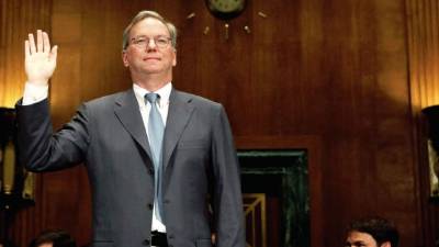 El ejecutivo de Google, Eric Schmidt, defendió en el Congreso en 2011 las prácticas de negocios de la empresa.