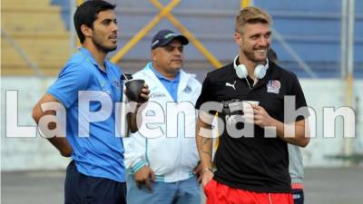 Martín Pucheta, de Motagua, y Walter García, de Olimpia, previo al clásico en el estadio Nacional. Foto Juan Salgado