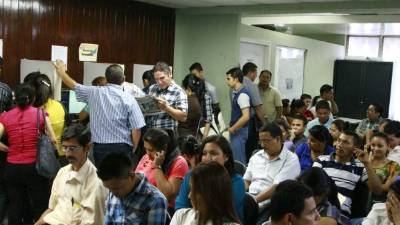 A diario las oficinas de la Secretaría de Trabajo se llenan de cientos de solicitantes.