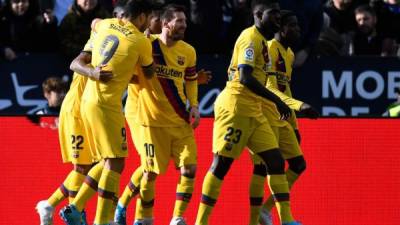 La celebración de los jugadores del Barcelona tras el gol de Arturo Vidal. Foto AFP