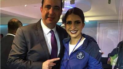 Andrea junto a su padre Pedro Atala.