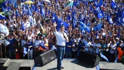 El presidente Juan Orlando Hernández estuvo ayer en campaña en la zona norte.