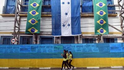 La bandera de Honduras se luce en algunas calles de Porto Feliz, Brasil.