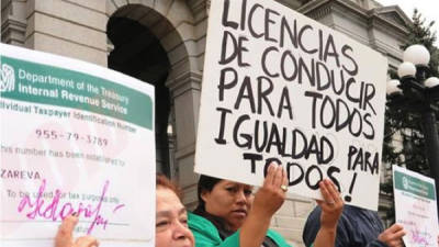 Los indocumentados de Maryland, quienes ahora ya cuentan con el derecho de obtener licencias de conducir, son de los que más aportan en impuestos. Foto de archivo.