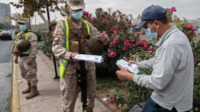 Chile confinó a más de 14 millones de personas tras rebrote de casos pese a vacunación masiva./AFP.