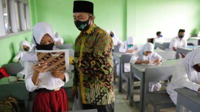 En Indonesia las escuelas se encuentran en fase de apertura, pero las fronteras siguen cerradas.