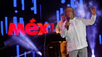 El rey del romanticismo, Armando Manzanero, falleció el lunes a causa de complicaciones por coronavirus.