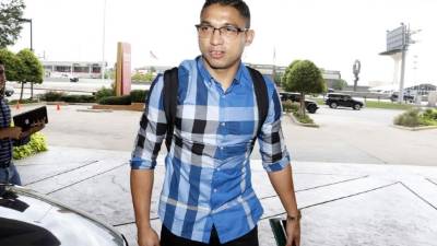 Emilio Izaguirre a su llegada al hotel de concentración de la Selección de Honduras. Foto Josué Banegas
